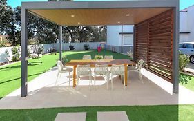 Cozy Apartment With Garden